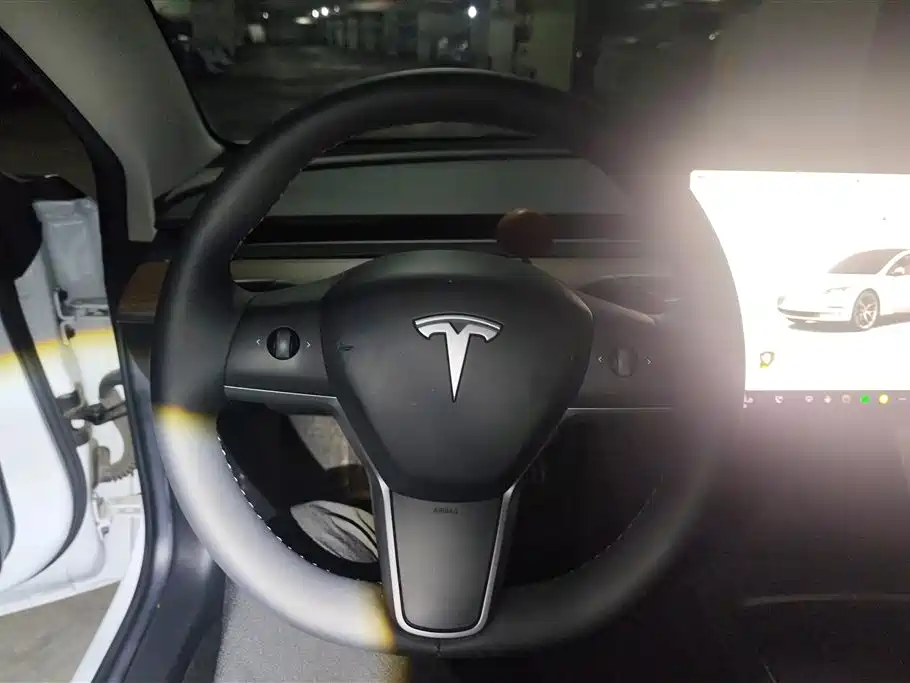 Tesla Model 3 2022 — фото 13