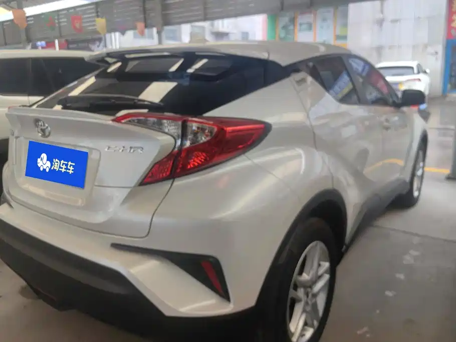 Toyota C-HR 2023 — фото 3