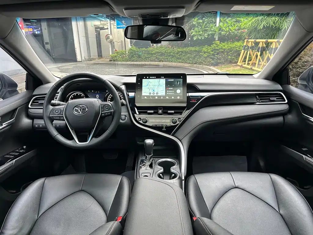 Toyota Camry 2021 — фото 8