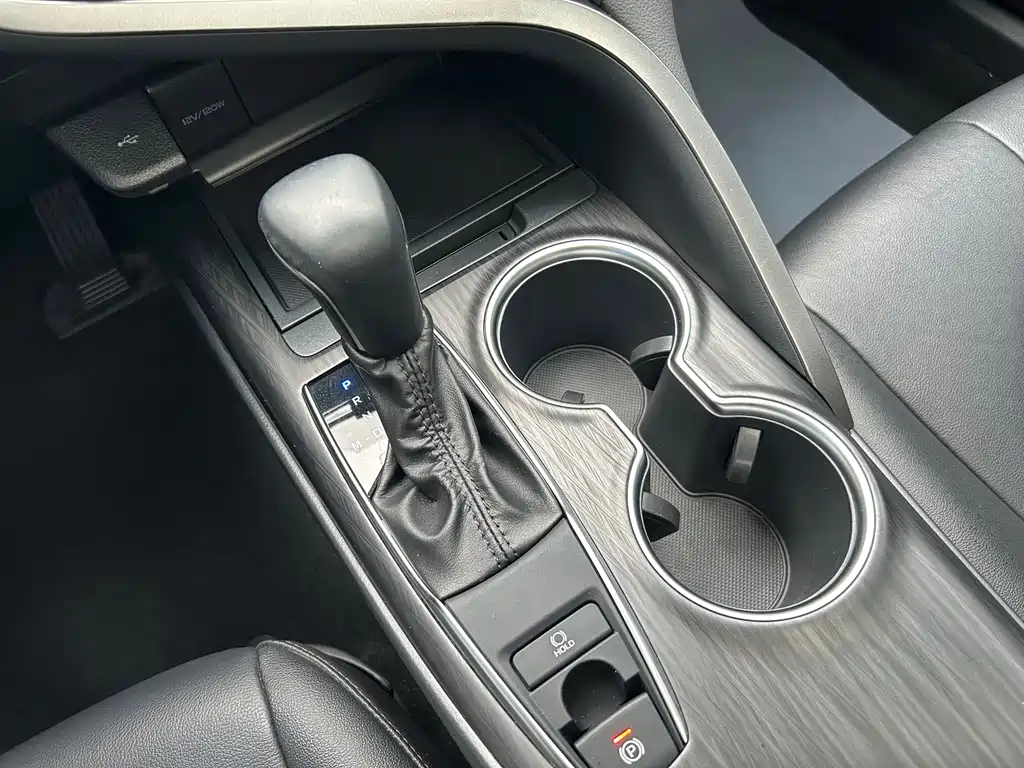 Toyota Camry 2021 — фото 17