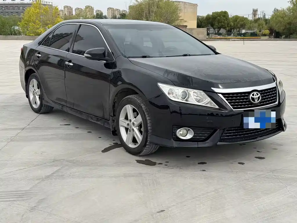 Toyota Camry 2015 — фото 1