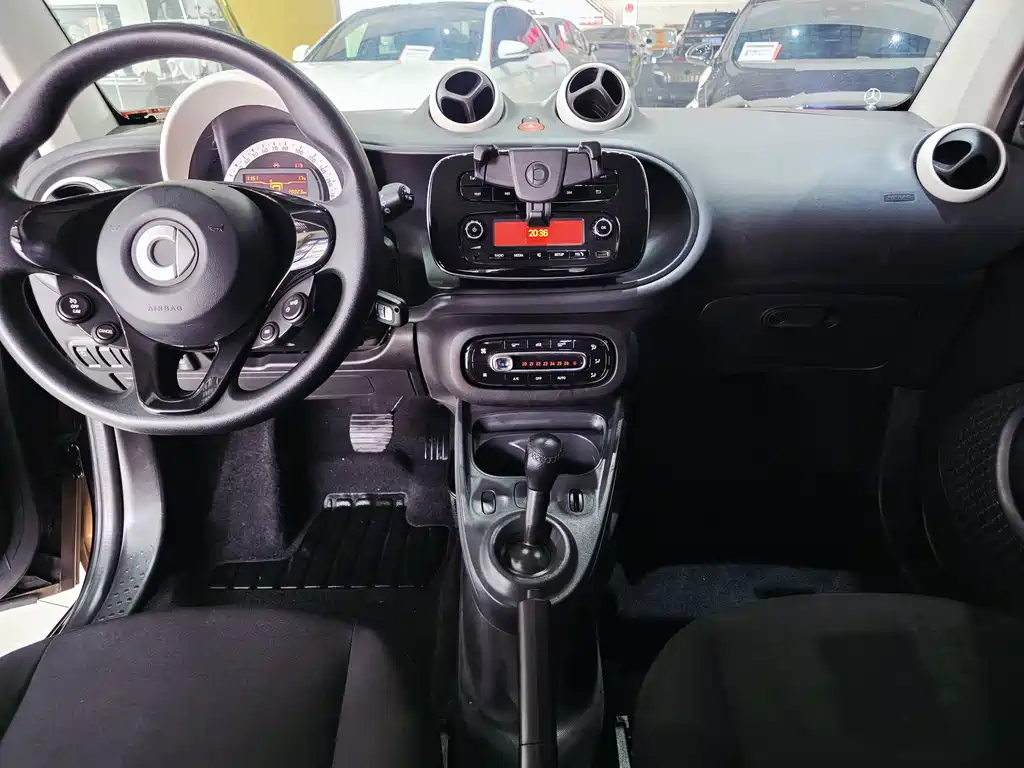 smart fortwo 2017 — фото 10