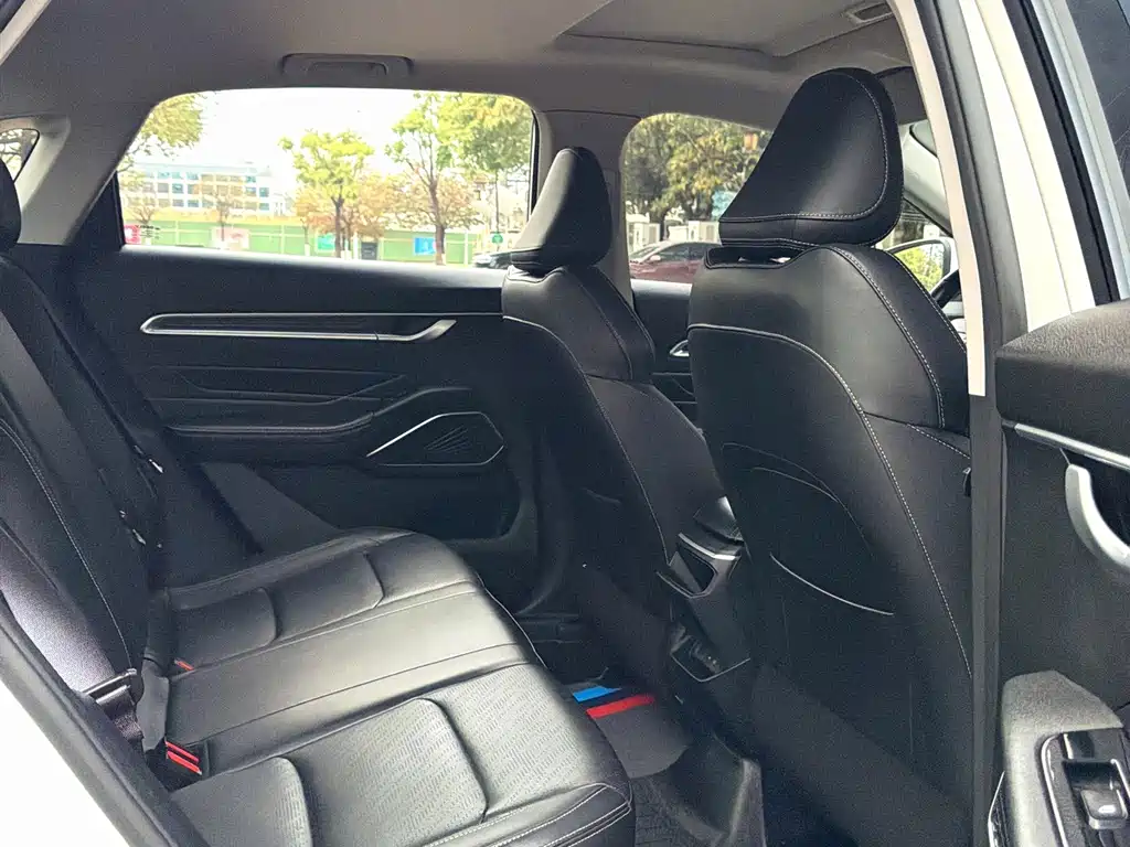 Geely Emgrand 2023 — фото 16