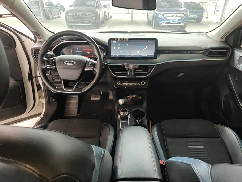 Ford Focus 2021 — фото 10