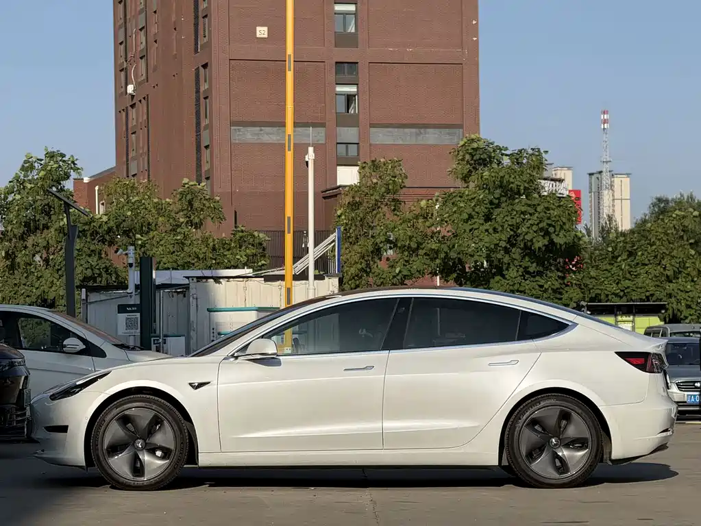 Tesla Model 3 2019 — фото 14