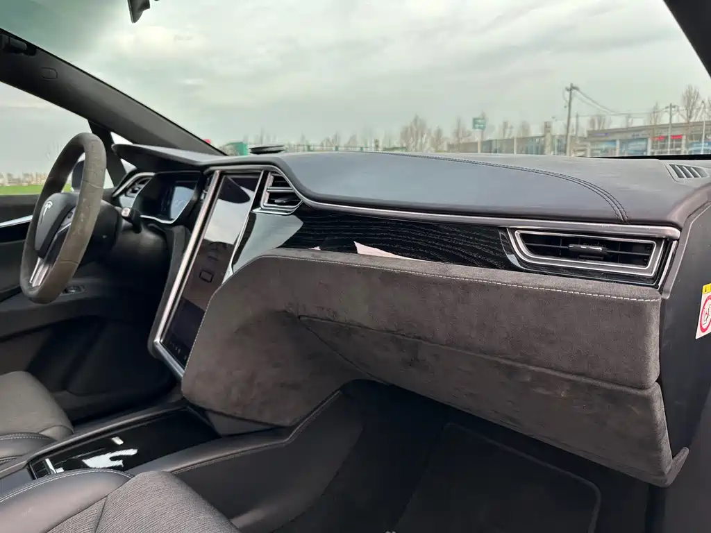 Tesla Model X 2017 — фото 16