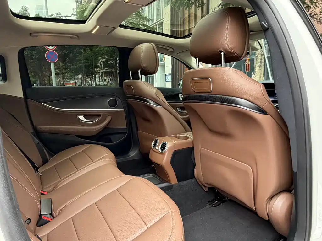 Mercedes-Benz E-Class 2018 — фото 15