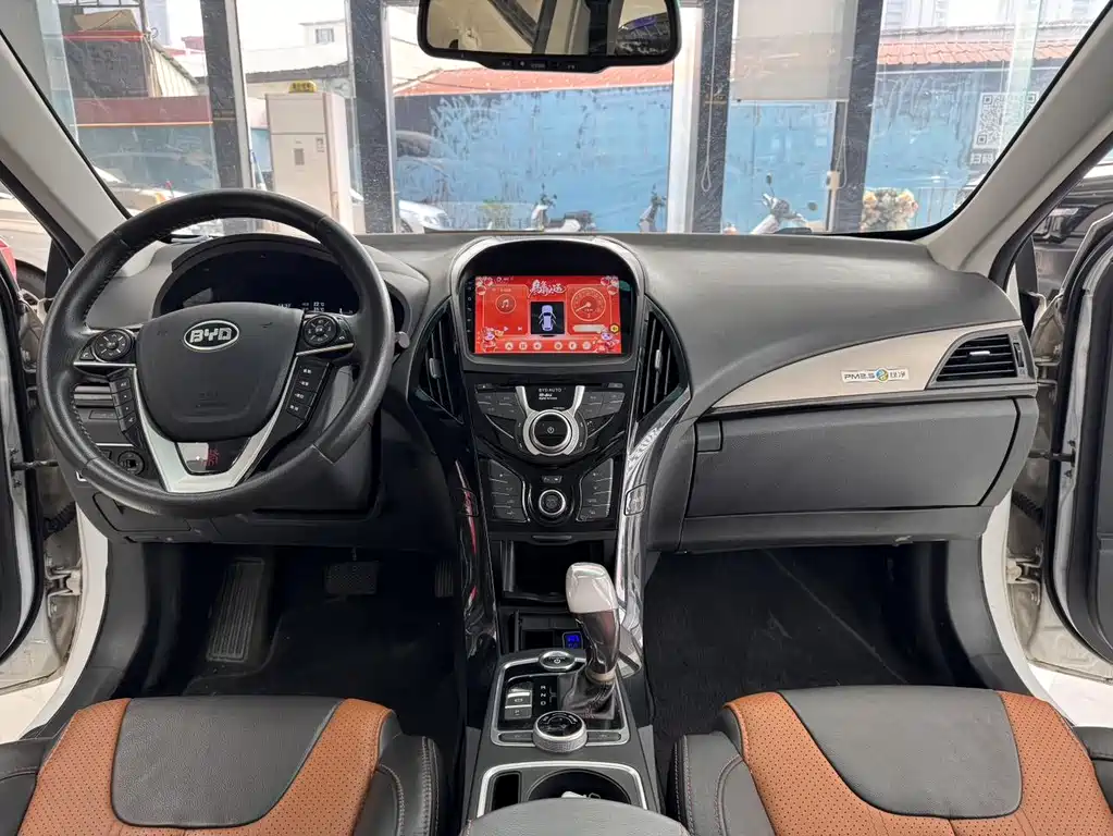 BYD Qin NEV 2015 — фото 12