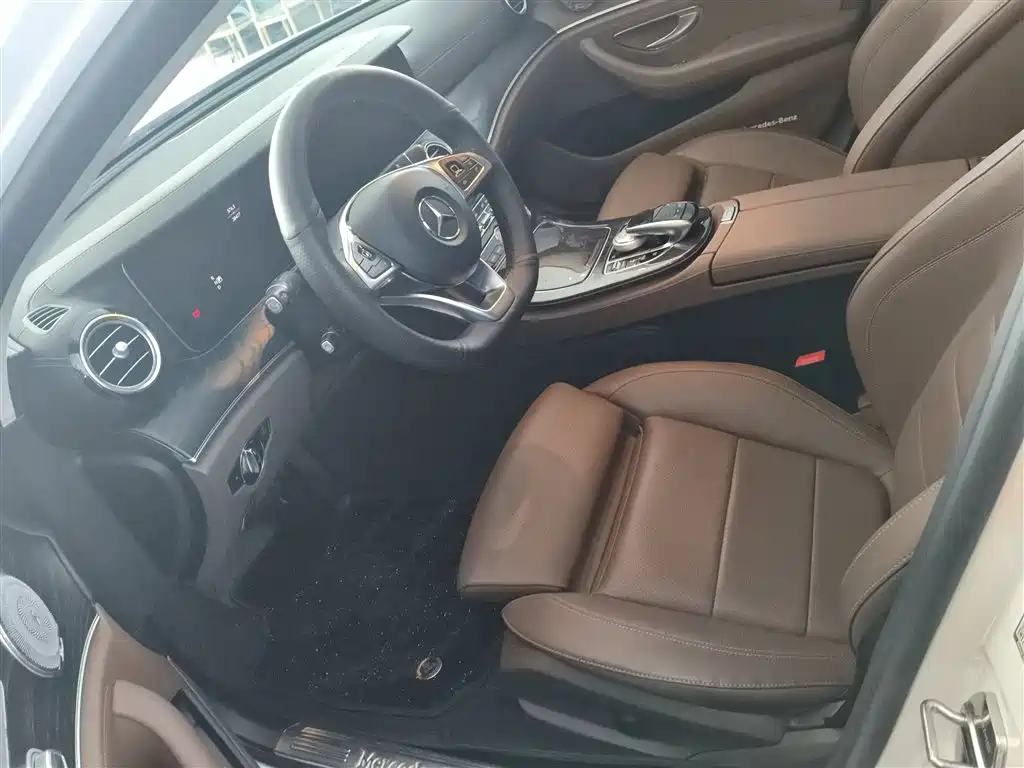 Mercedes-Benz E-Class 2018 — фото 15