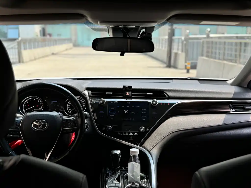 Toyota Camry 2021 — фото 16