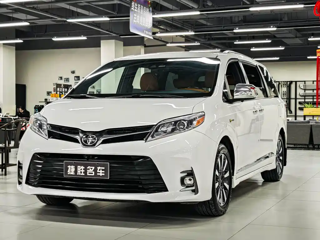 Toyota Sienna 2018 — фото 1