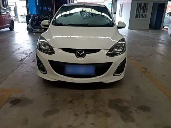 Mazda 2 2015