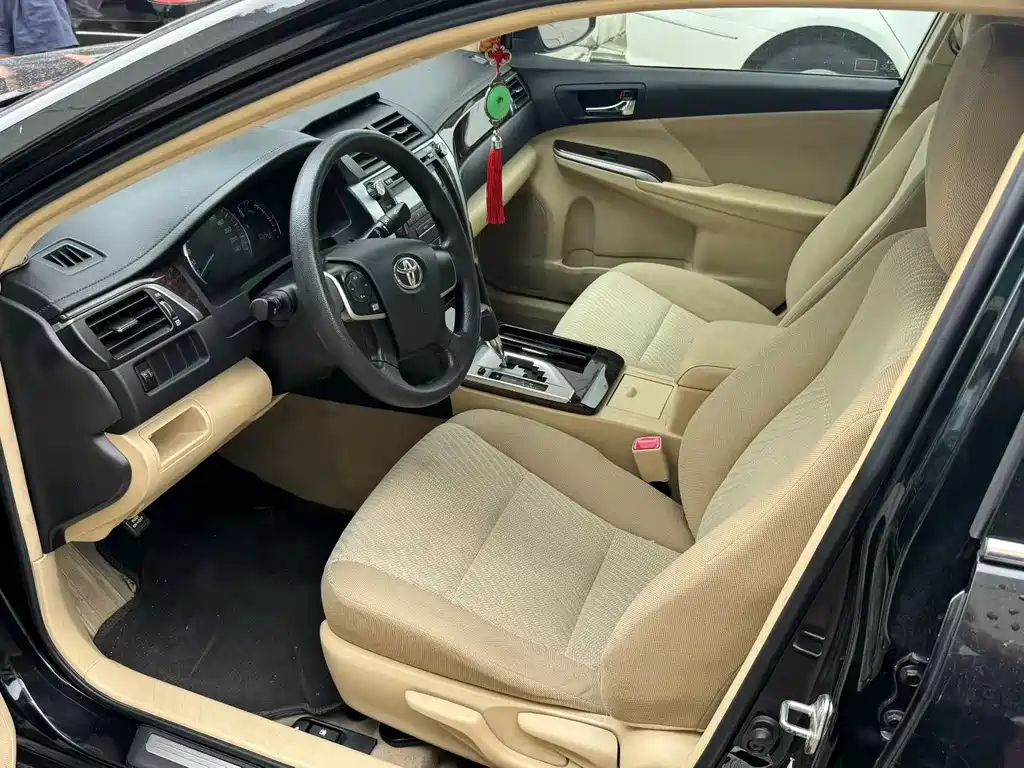 Toyota Camry 2015 — фото 8