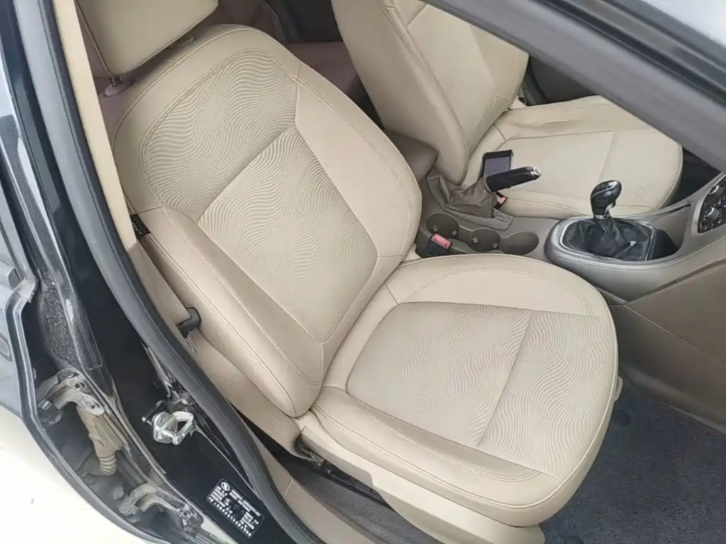 Buick Excelle 2015 — фото 25