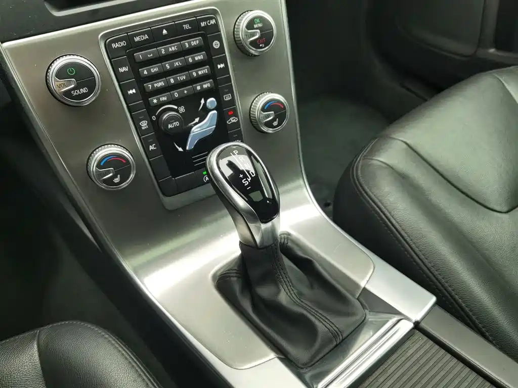 Volvo S60 2017 — фото 13