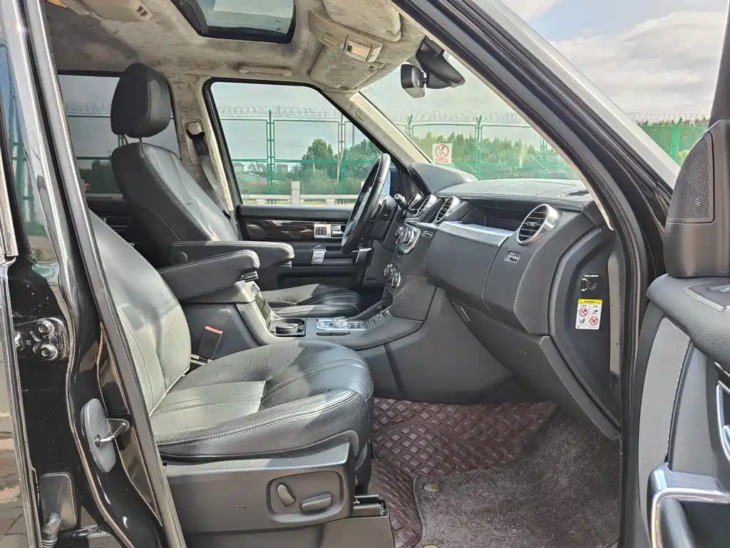 Land Rover Discovery 2016 — фото 11
