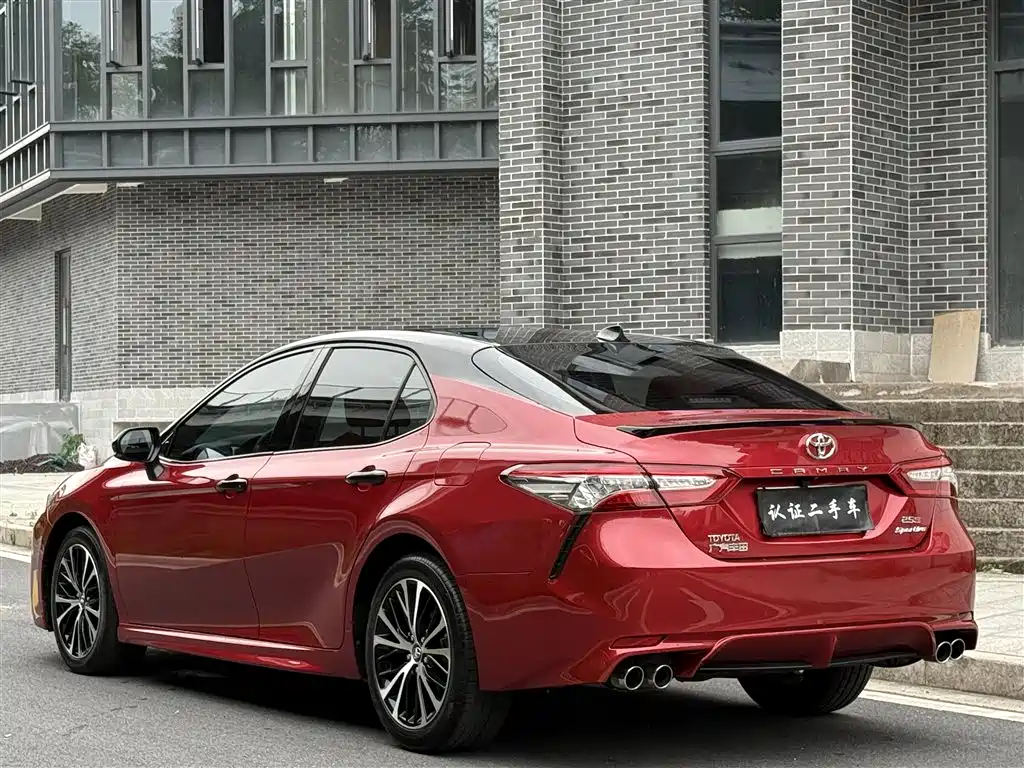 Toyota Camry 2018 — фото 3
