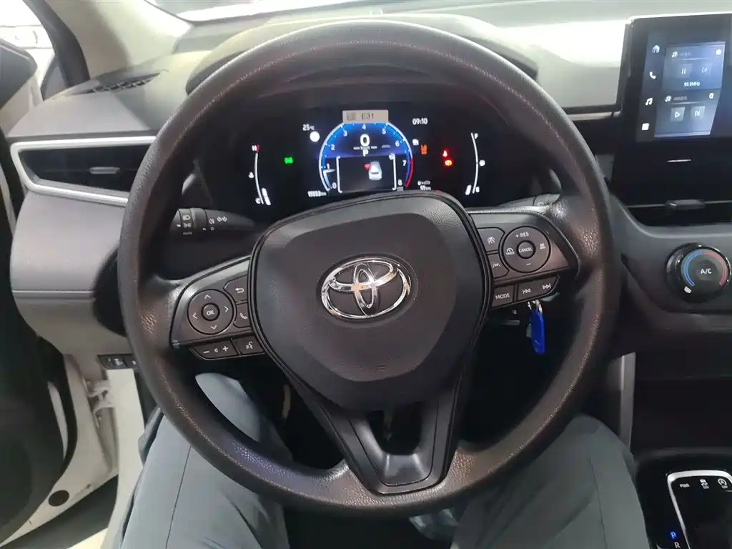 Toyota Corolla Cross 2023 — фото 3