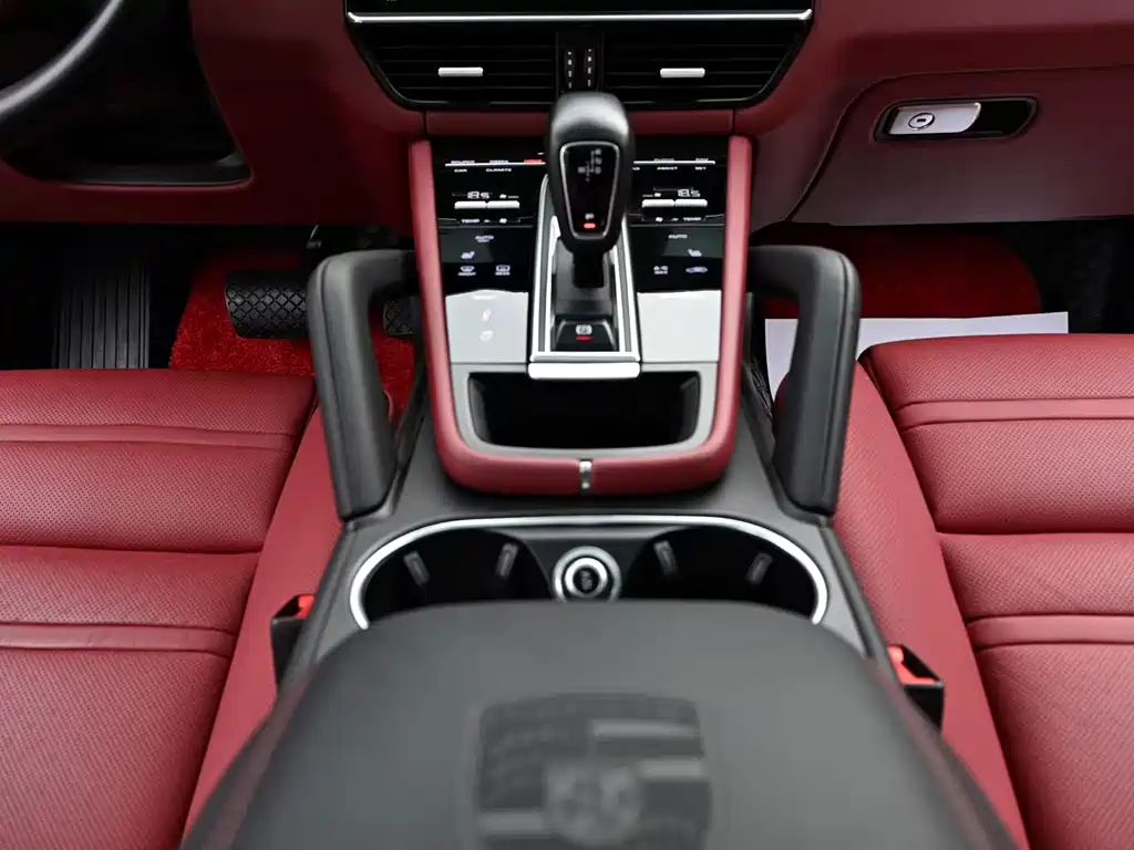Porsche Cayenne 2018 — фото 17
