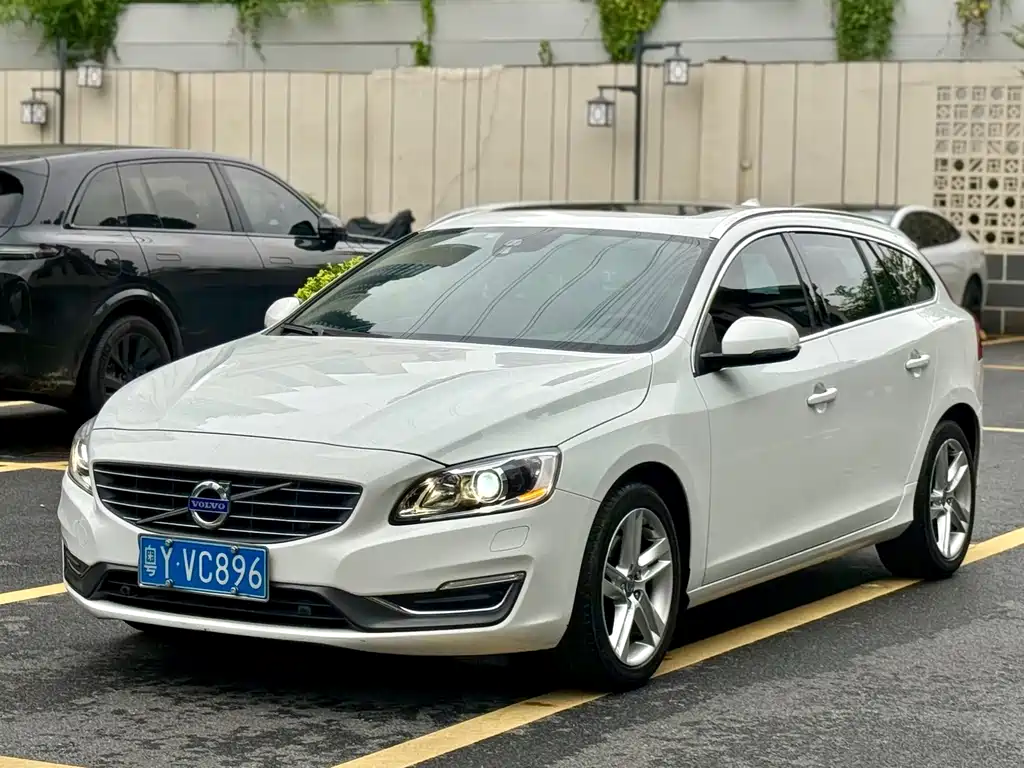 Volvo V60 2014 — фото 1