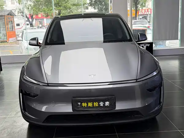 Tesla Model Y 2025
