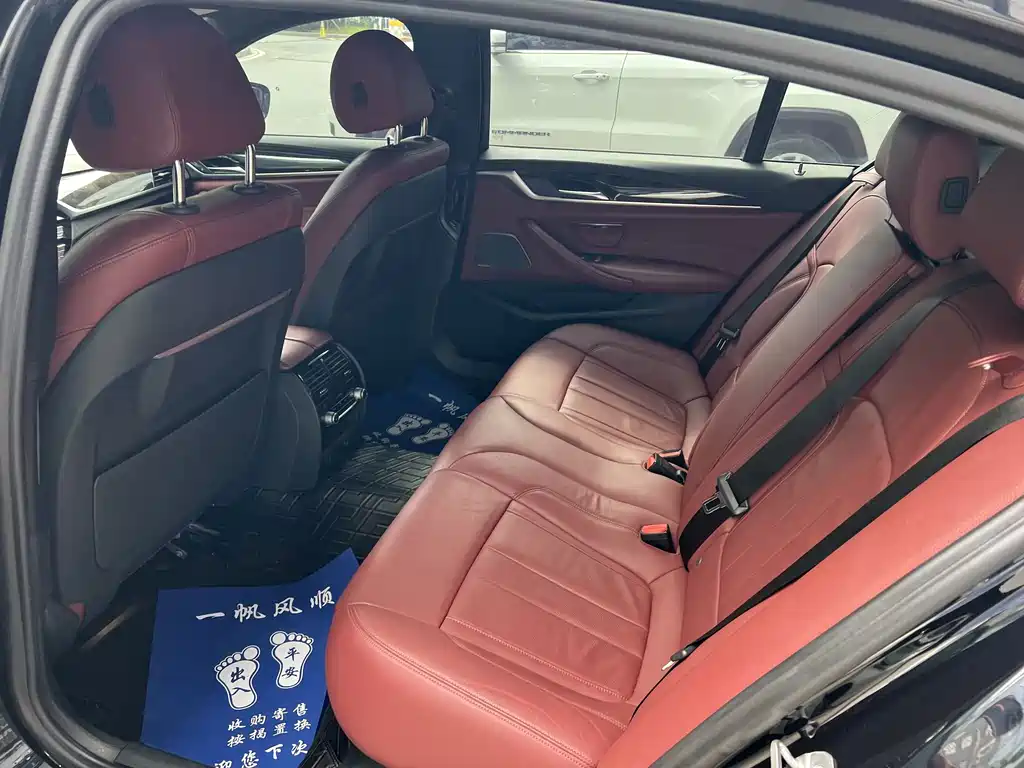 BMW 5 Series 2019 — фото 13