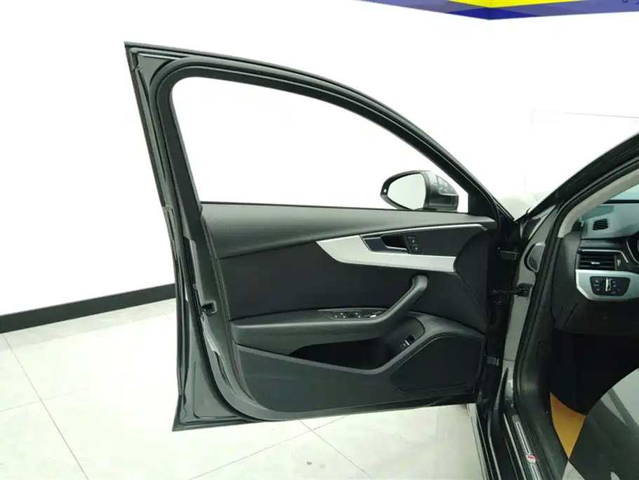Audi A4L 2020