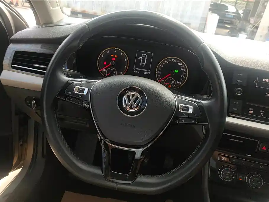 Volkswagen Lavida 2018 — фото 15