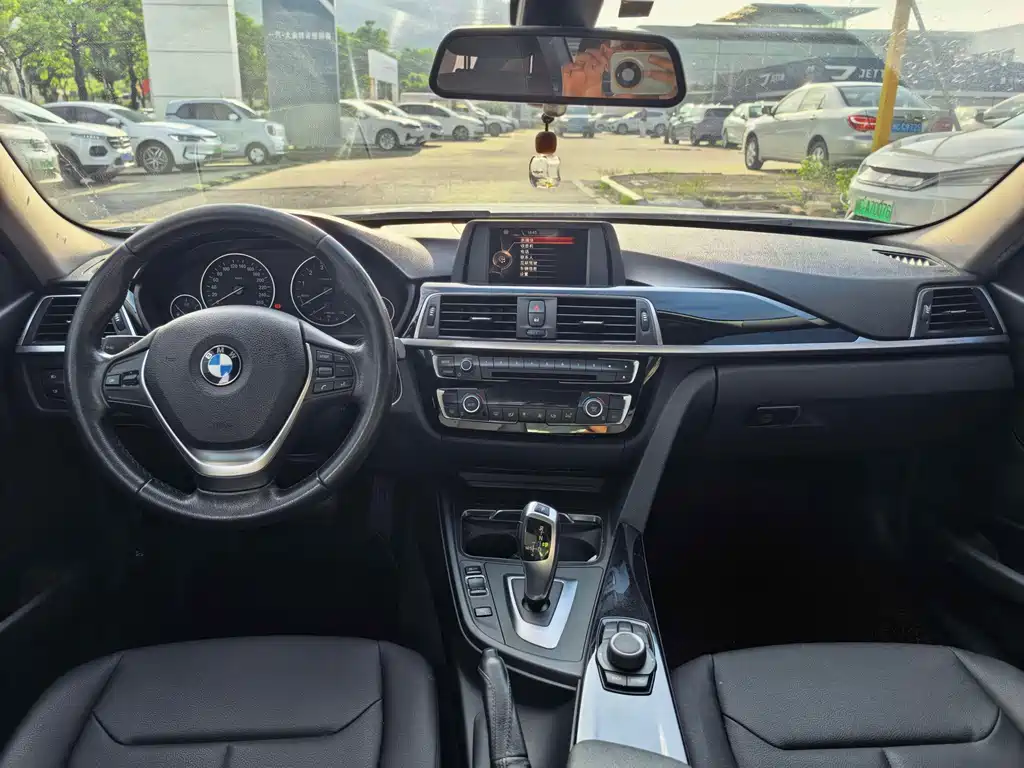 BMW 3 Series 2017 — фото 13