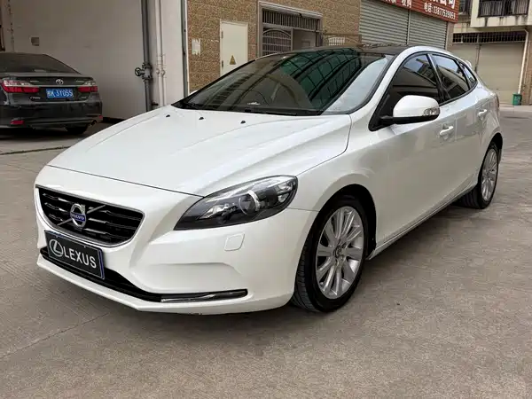 Volvo V40 2015