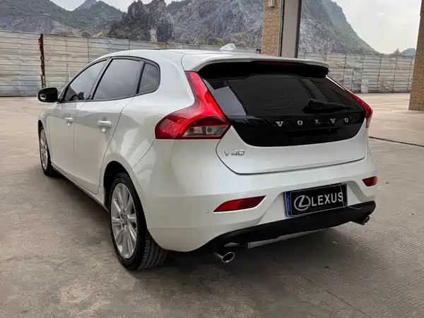 Volvo V40 2015