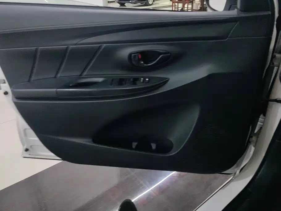 Toyota Yaris L 2021