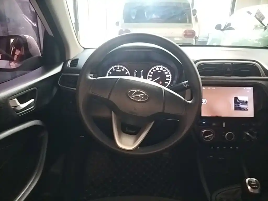 Hyundai Accent 2018 — фото 11