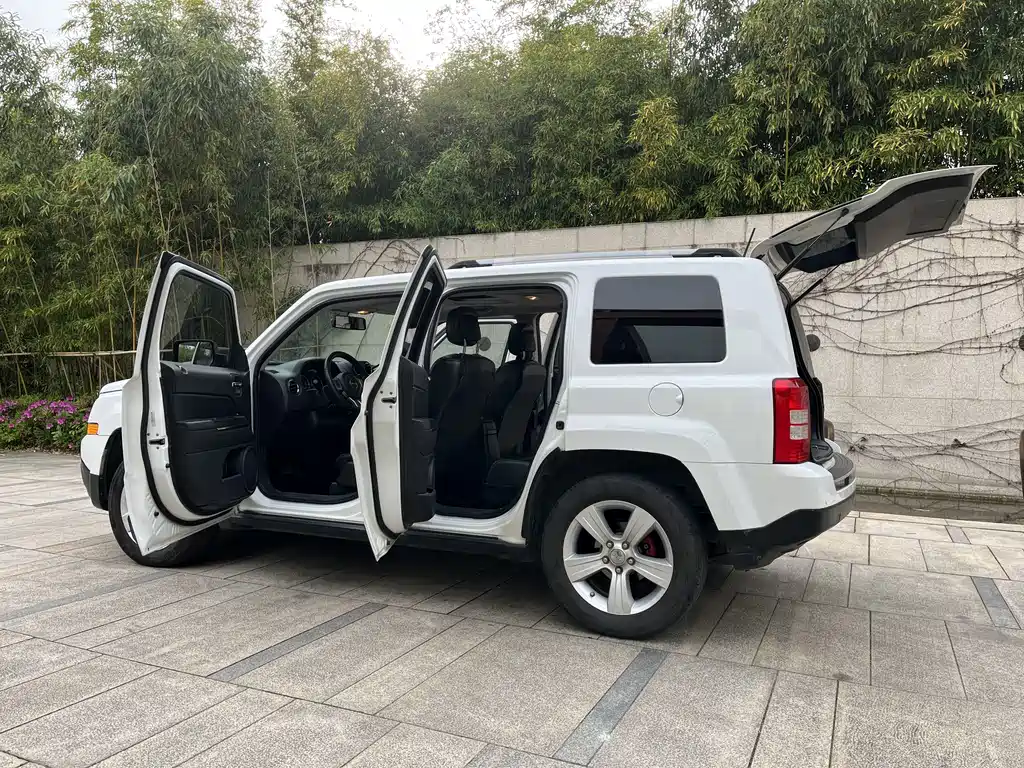 Jeep Patriot 2014 — фото 10