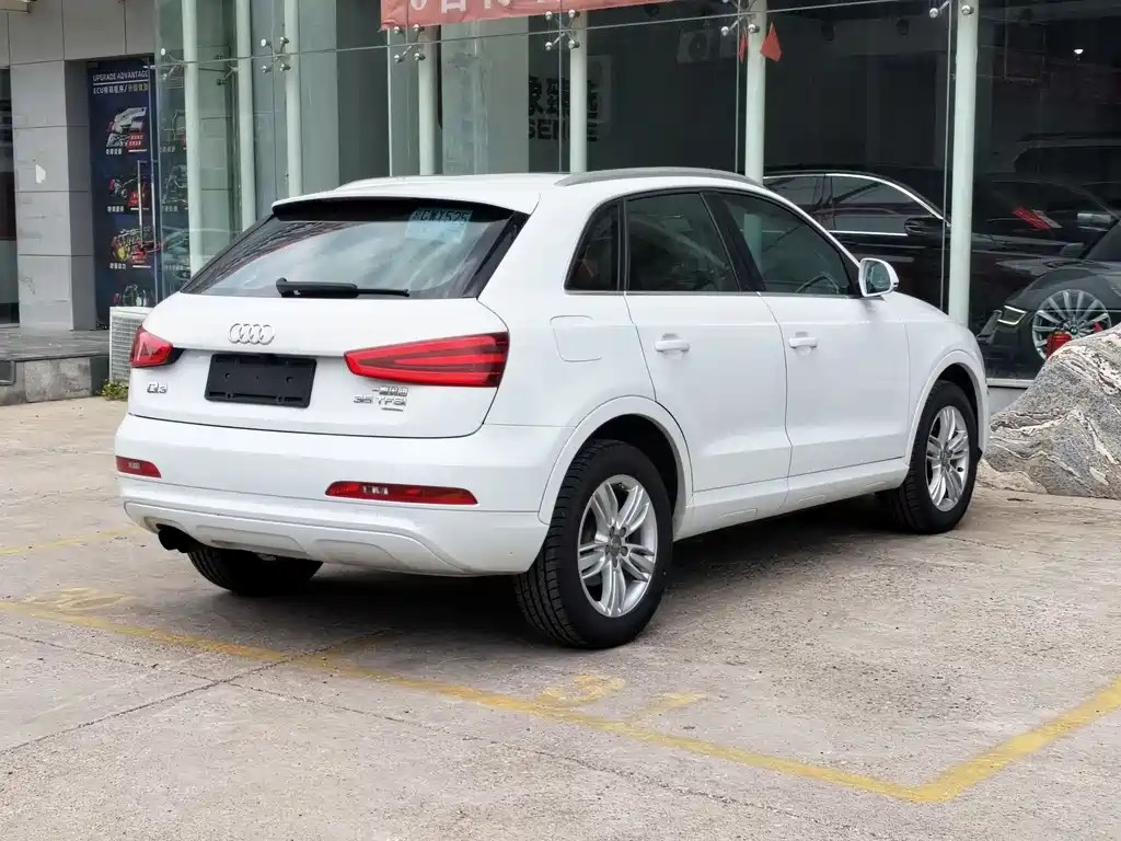 Audi Q3 2014 — фото 12