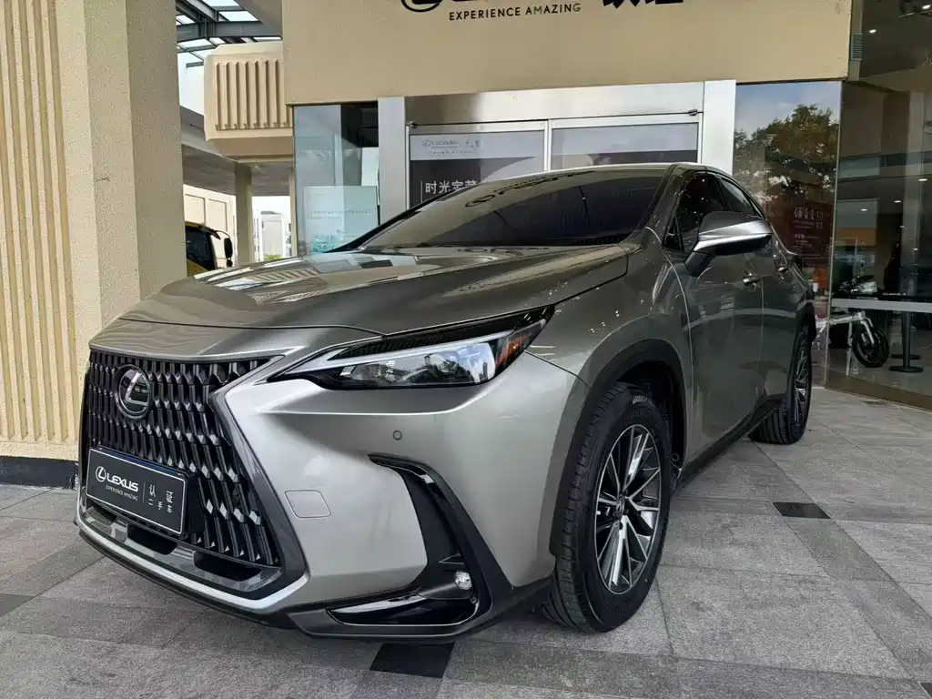 Lexus NX 2025