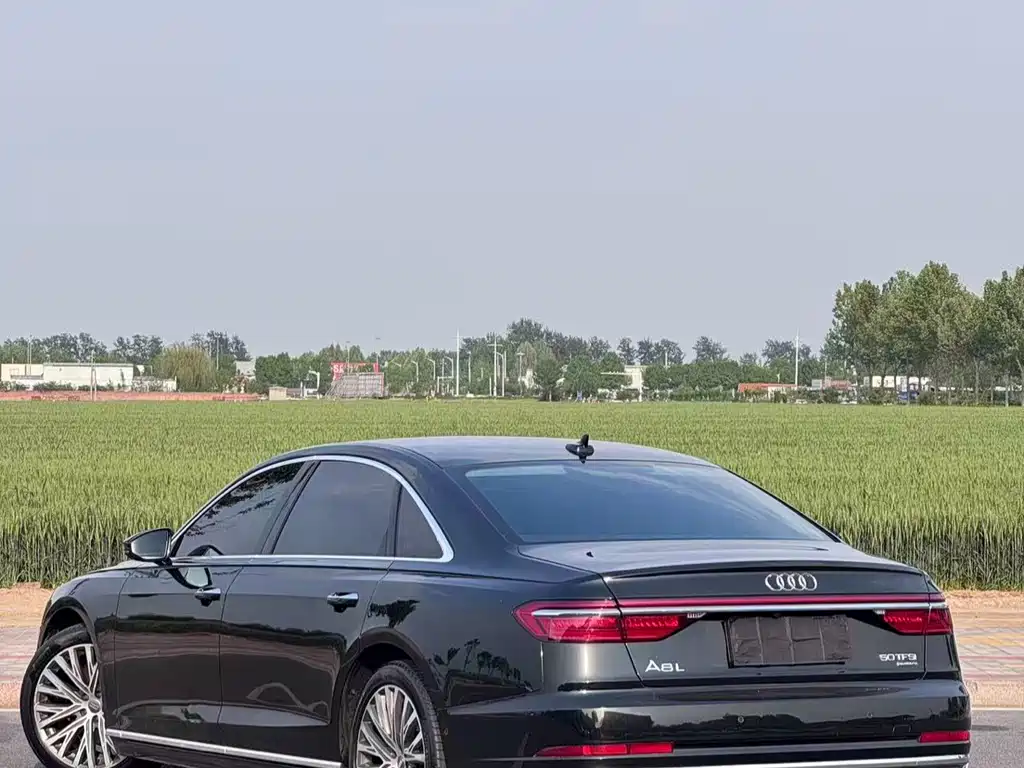 Audi A8 2021 — фото 10