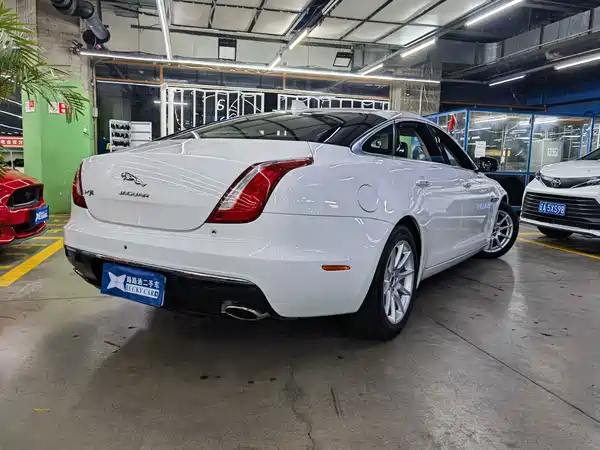 Jaguar XJ 2016