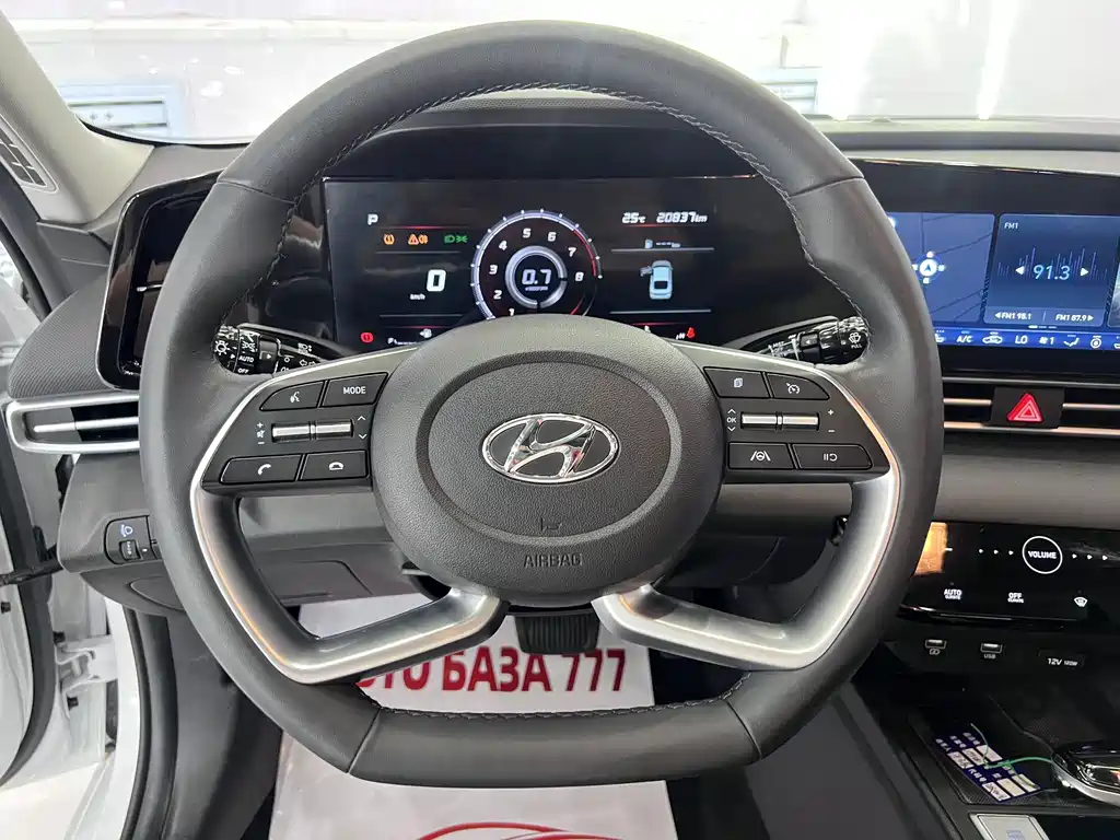 Hyundai Elantra 2023 — фото 12