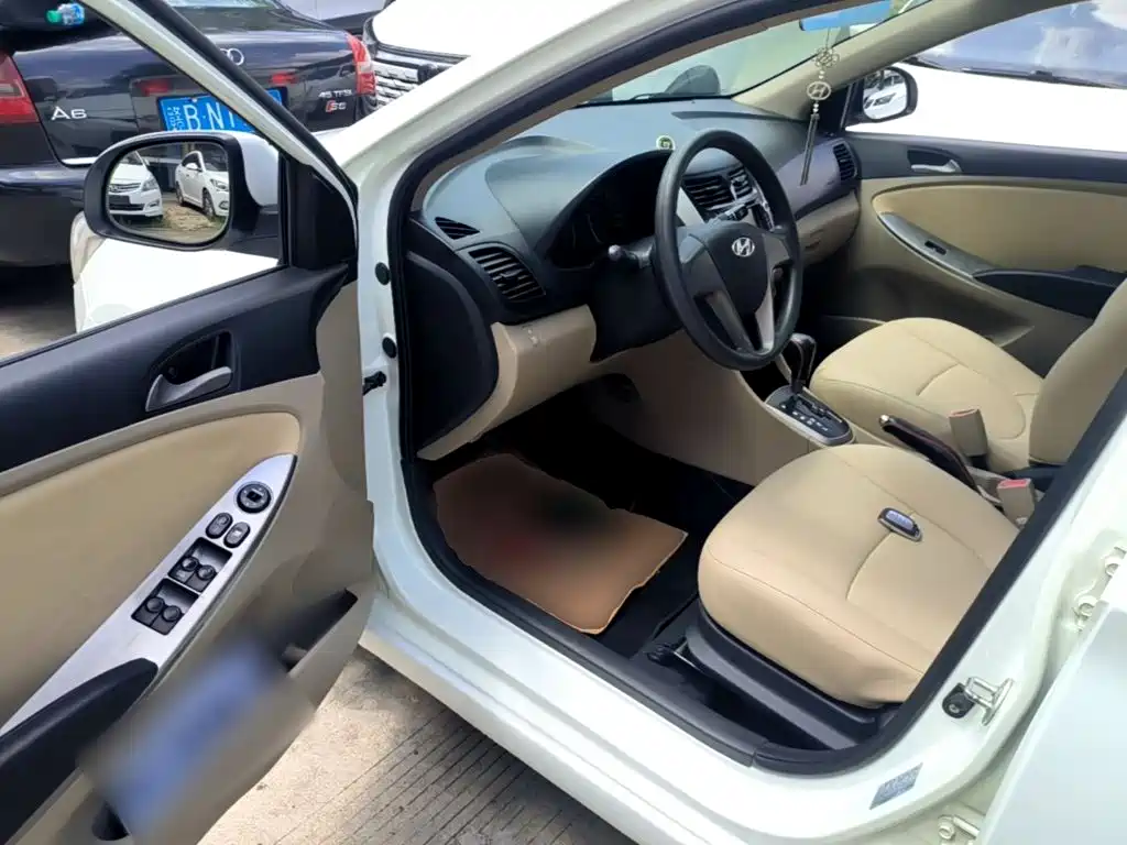 Hyundai Accent 2015 — фото 16