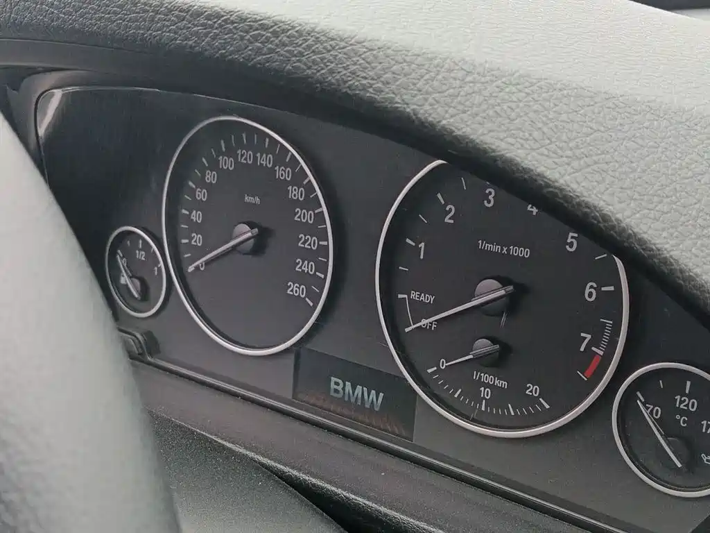 BMW 3 Series 2015 — фото 12