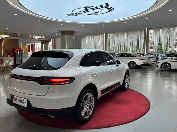 Porsche Macan 2021