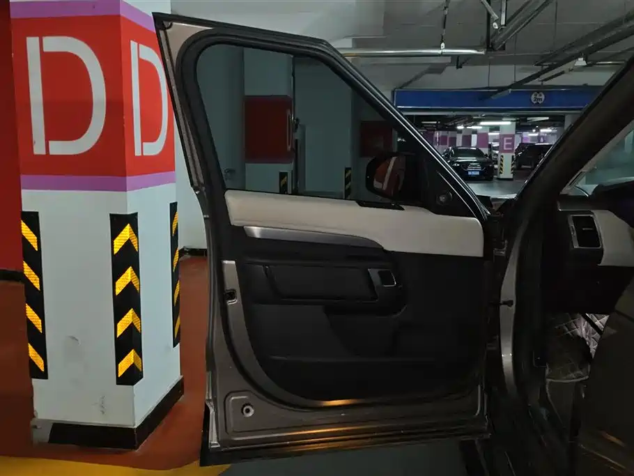 Land Rover Discovery 2021