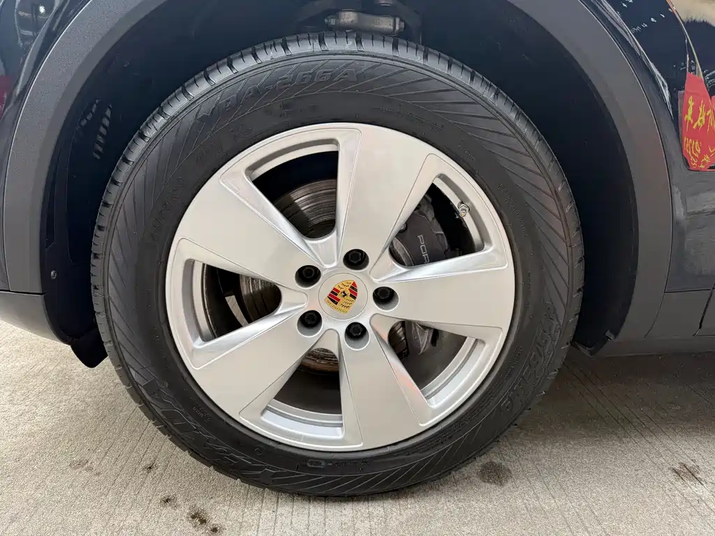 Porsche Cayenne 2018 — фото 10