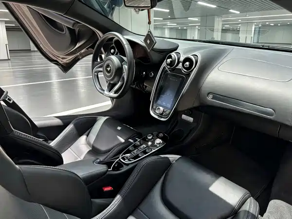 McLaren GT 2023