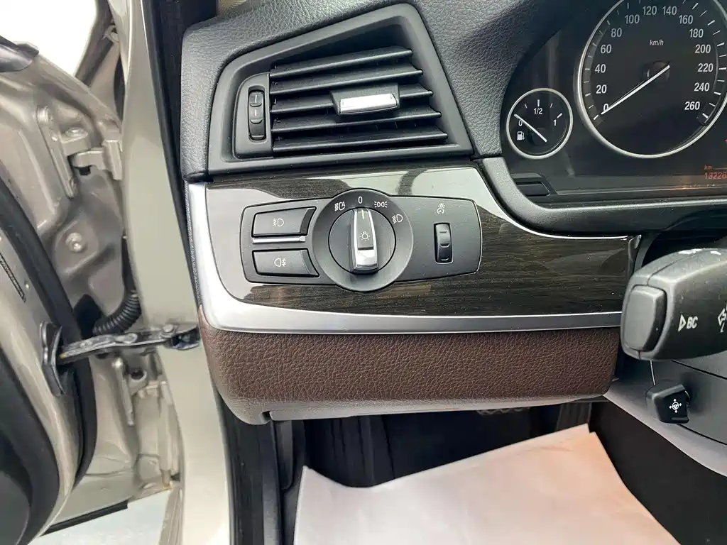 BMW 5 Series 2016 — фото 21