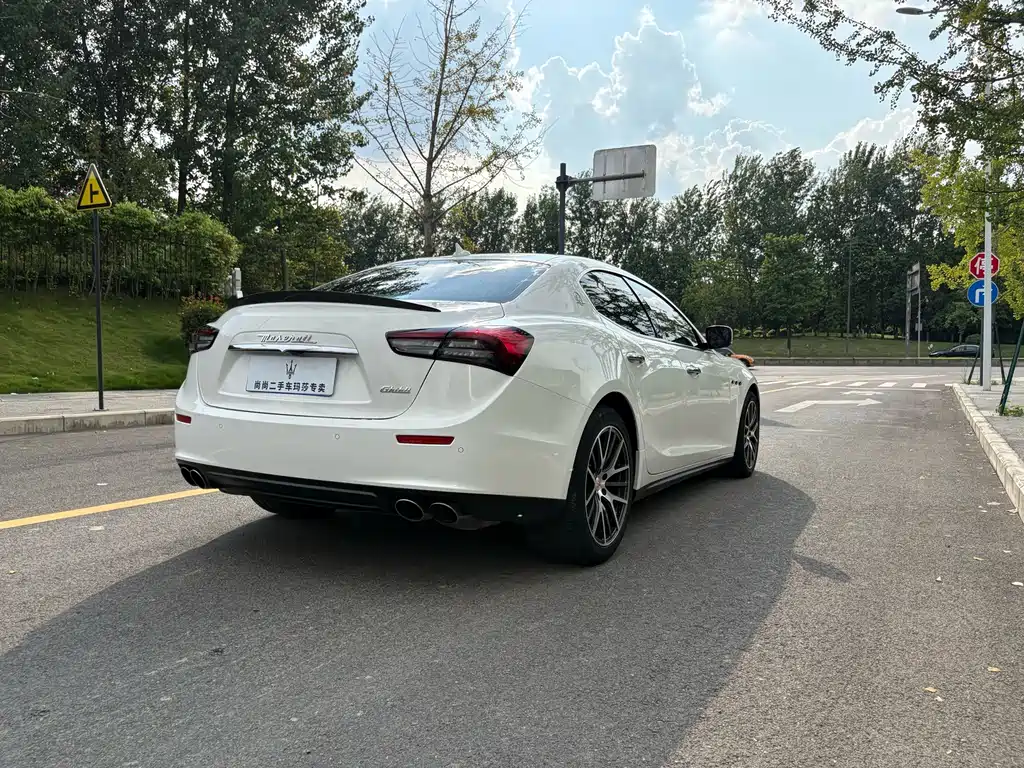 Maserati Ghibli 2015 — фото 19
