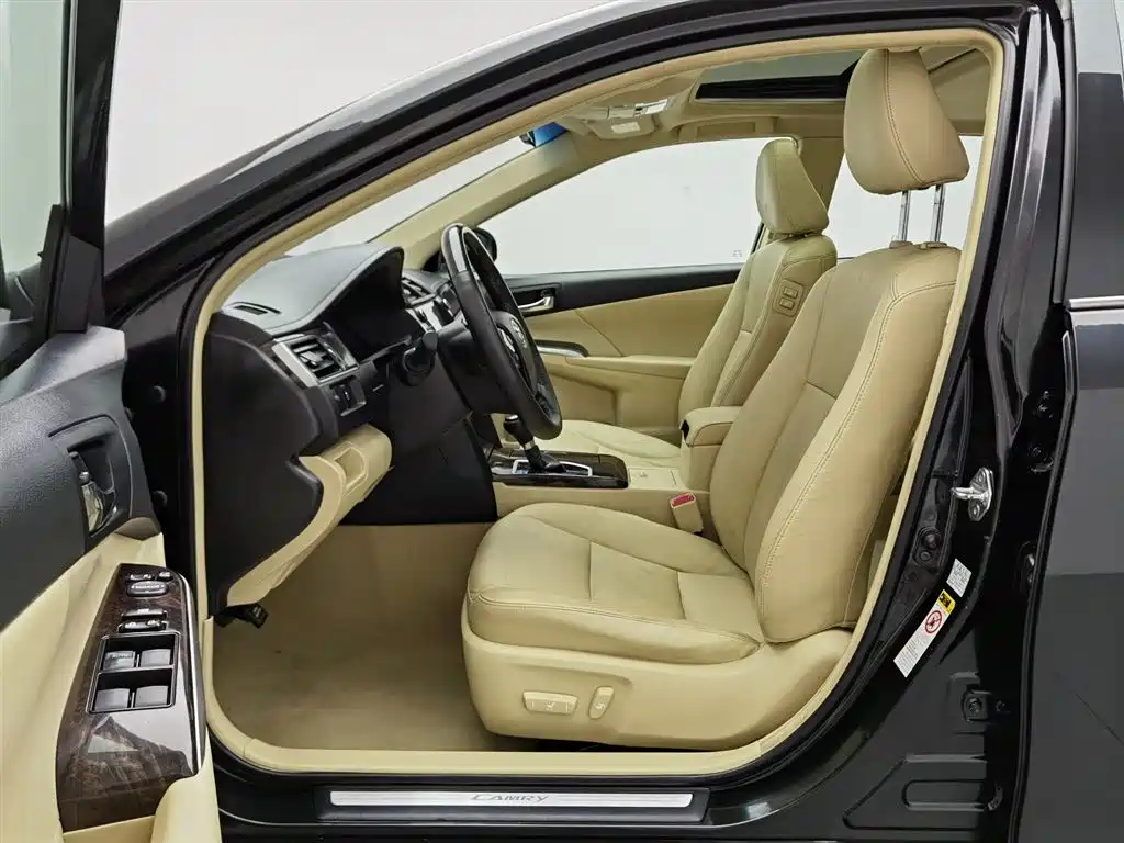 Toyota Camry 2017 — фото 10