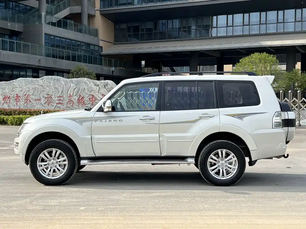 Mitsubishi Pajero 2019 — фото 5