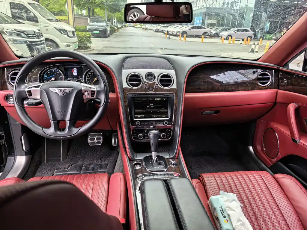 Bentley Flying Spur 2018 — фото 6